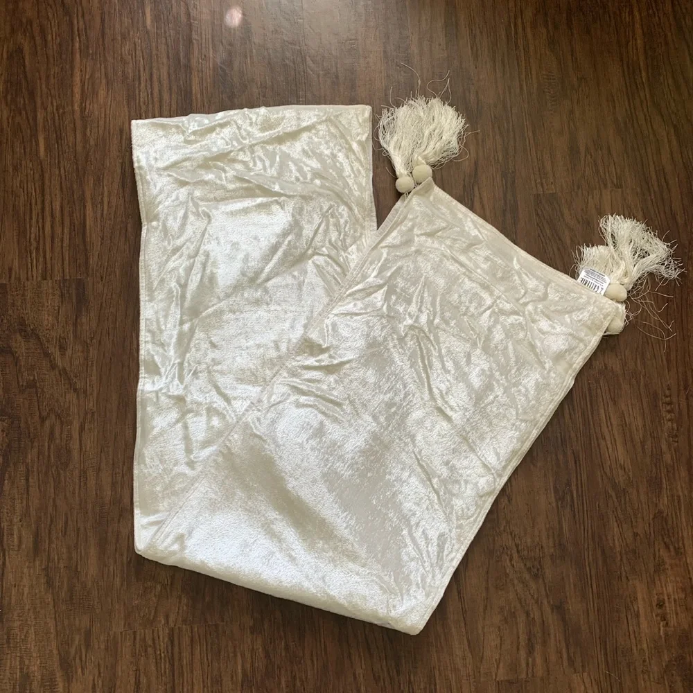 Z Galleris throws size 12.5” wide 96” length
